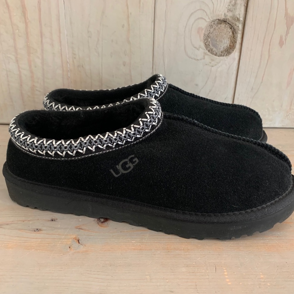 - UGG TASMAN black slippers WOMENS is 8 new